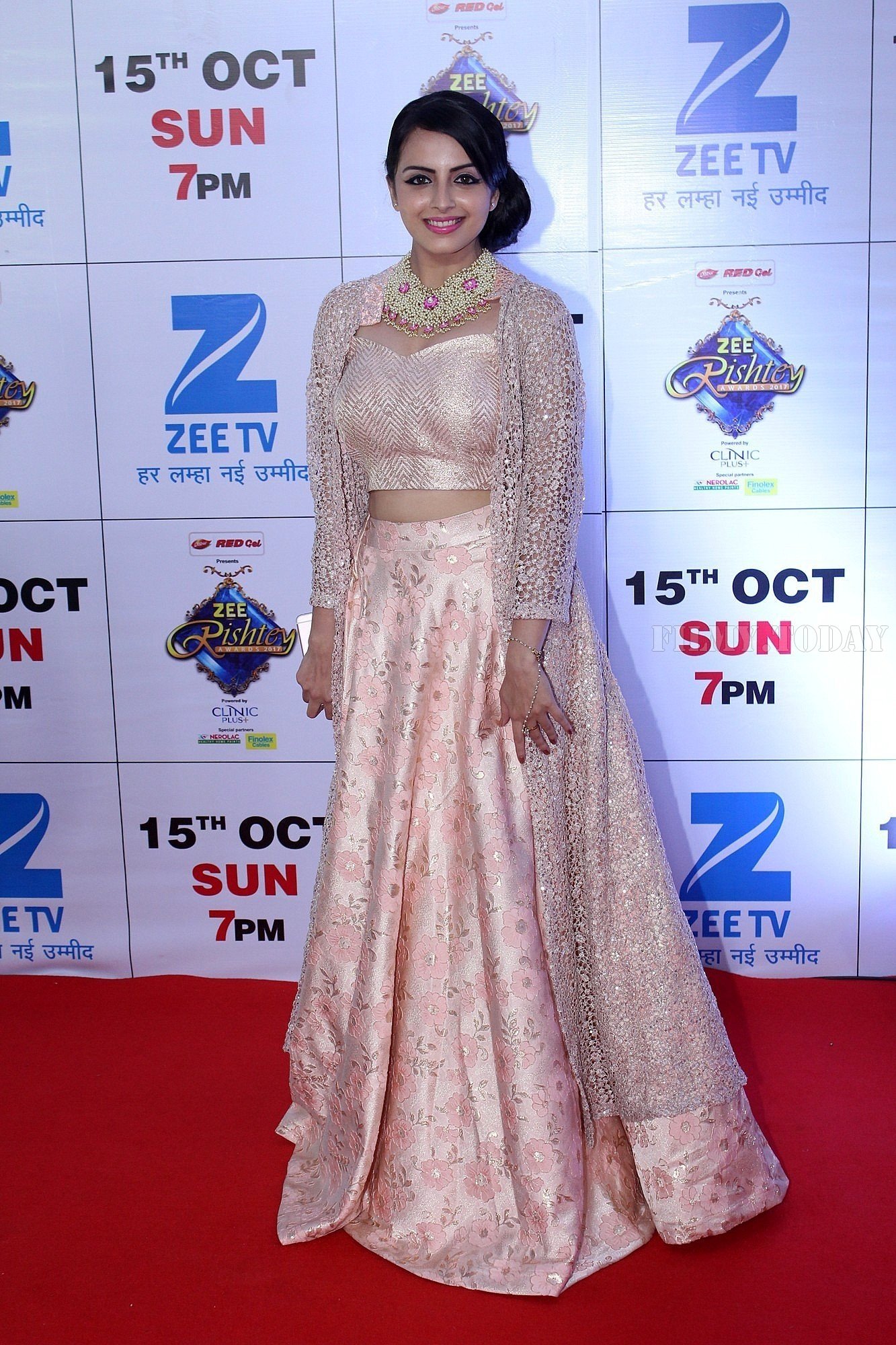Shrenu Parikh - In Pics: Red Carpet Of The Grand Celebration Of Zee Rishtey Awards 2017 | Picture 1526983