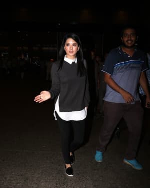 In Pics: Sunny Leone Snapped at Mumbai Airport | Picture 1527299
