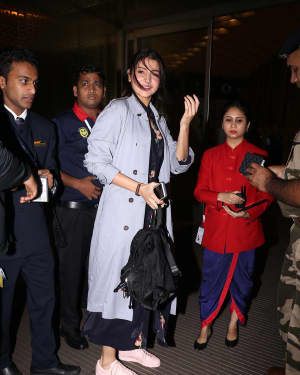 In Pics: Anushka Sharma Snapped At Mumbai Airport | Picture 1527704