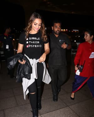 In Pics: Sonakshi Sinha Snapped At Mumbai Airport | Picture 1527700