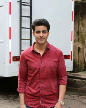 Gautam Rode - In Pics: Aksar 2 Cast on the sets Of Comedy Show Comedy Dangal