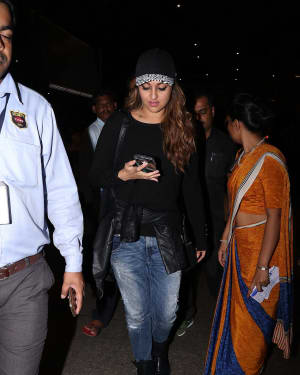 In Pics: Sonakshi Sinha Snapped At Mumbai Airport | Picture 1528748