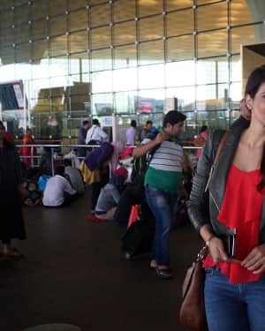 In Pics: Ihana Dhillon Snapped at Airport While Leaving For Hate Story 4 Shoot In London | Picture 1529324
