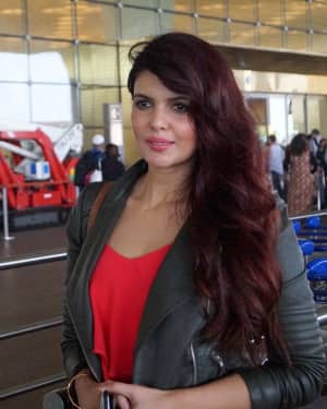 300px x 375px - In Pics: Ihana Dhillon Snapped at Airport While Leaving For Hate Story 4  Shoot In London