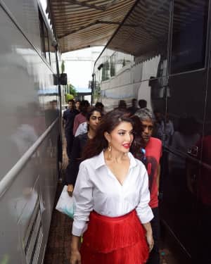 Jacqueline Fernandez - In Pics: Jacqueline, Varun and Taapsee Promotes Judwaa 2 In Dance Plus Final? Episodes | Picture 1529398