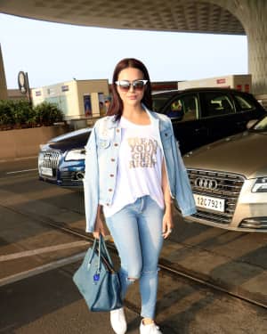 In Pics: Sana Khan Spotted at Mumbai Airport 
