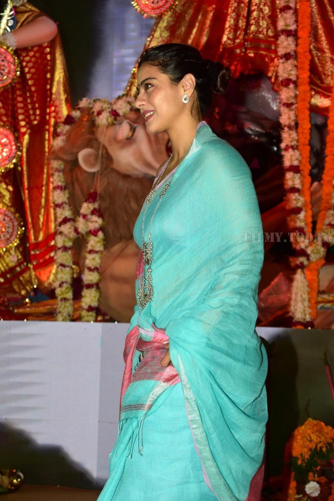 In Pics: Kajol Serve Bhog To All The Devotees Of Maa Durga | Picture 1531488
