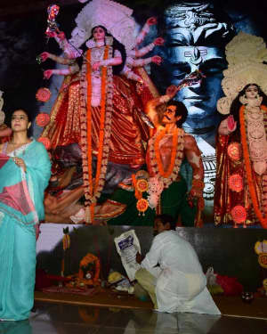 In Pics: Kajol Serve Bhog To All The Devotees Of Maa Durga | Picture 1531484