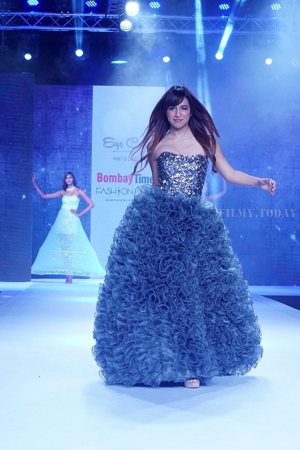 Photos: Benafsha Soonawalla Showstopper For Designer Shashank and Pinky | Picture 1574639