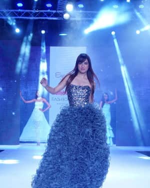 Photos: Benafsha Soonawalla Showstopper For Designer Shashank and Pinky | Picture 1574638