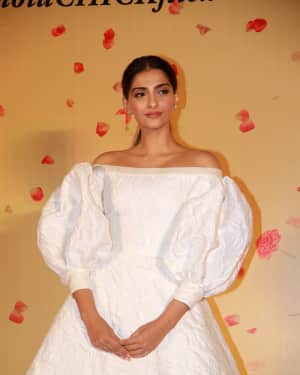 Sonam Kapoor Ahuja - Photos: Trailer launch of film Veere Di Wedding | Picture 1580412
