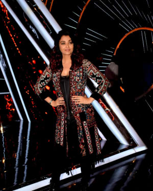 Photos: Aishwarya Rai at The Sets Of Indian Idol At Yashraj Studio | Picture 1592685
