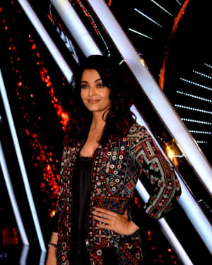 Photos: Aishwarya Rai at The Sets Of Indian Idol At Yashraj Studio | Picture 1592687