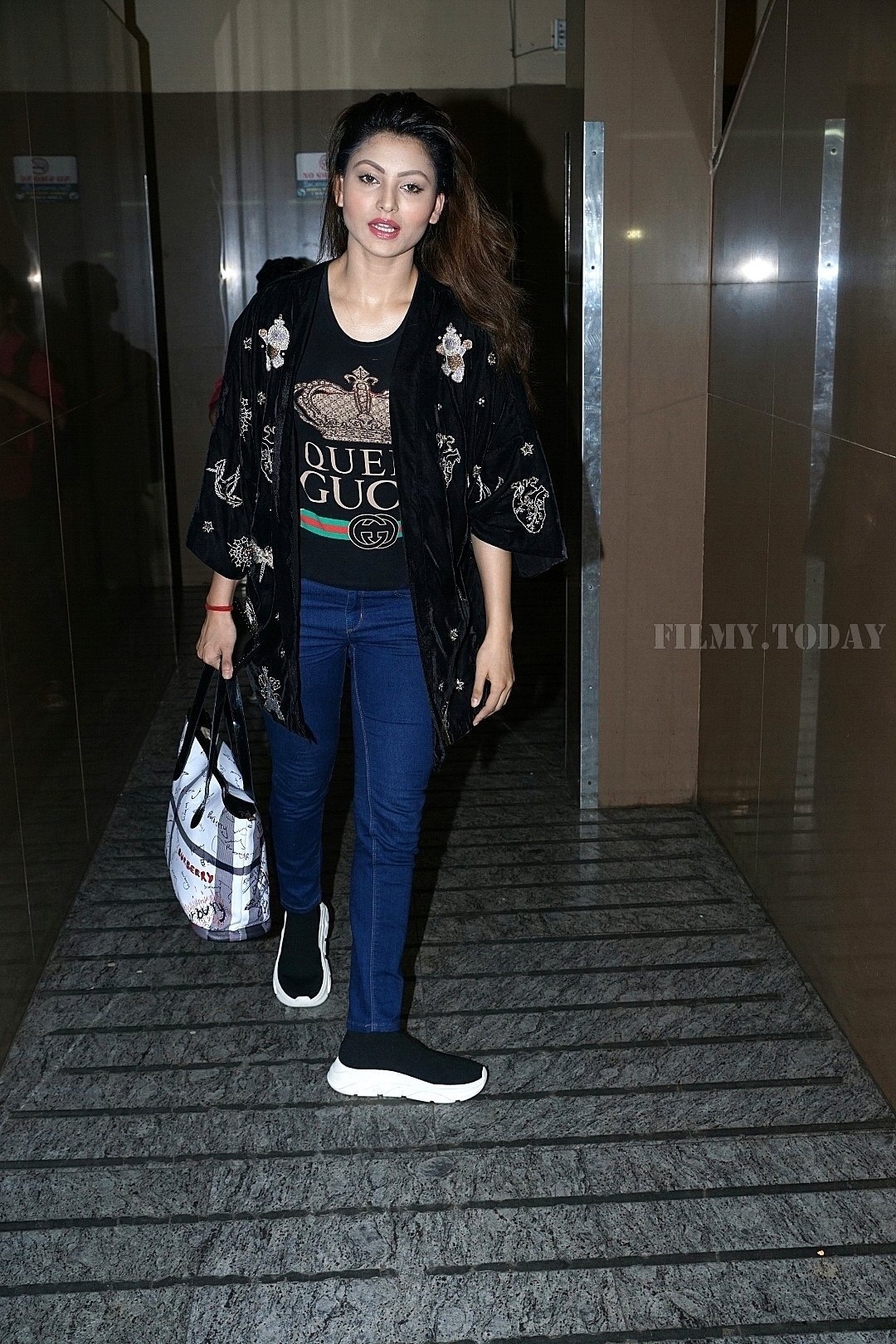 Photos: Urvashi Rautela Spotted at Juhu | Picture 1592782