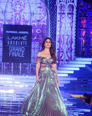 Photos: Kareena Kapoor at Grand Finale of Lakme Fashion Show 2018 | Picture 1595412