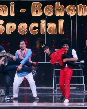 Photos: Daler Mehndi & Mika Singh On The Sets Of Reality Show Super Dancer - Chapter 2 | Picture 1566269