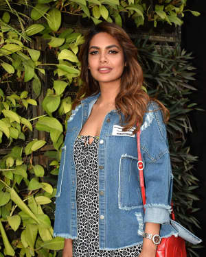 Photos: Esha Gupta Spotted At Charcoal Project | Picture 1567115