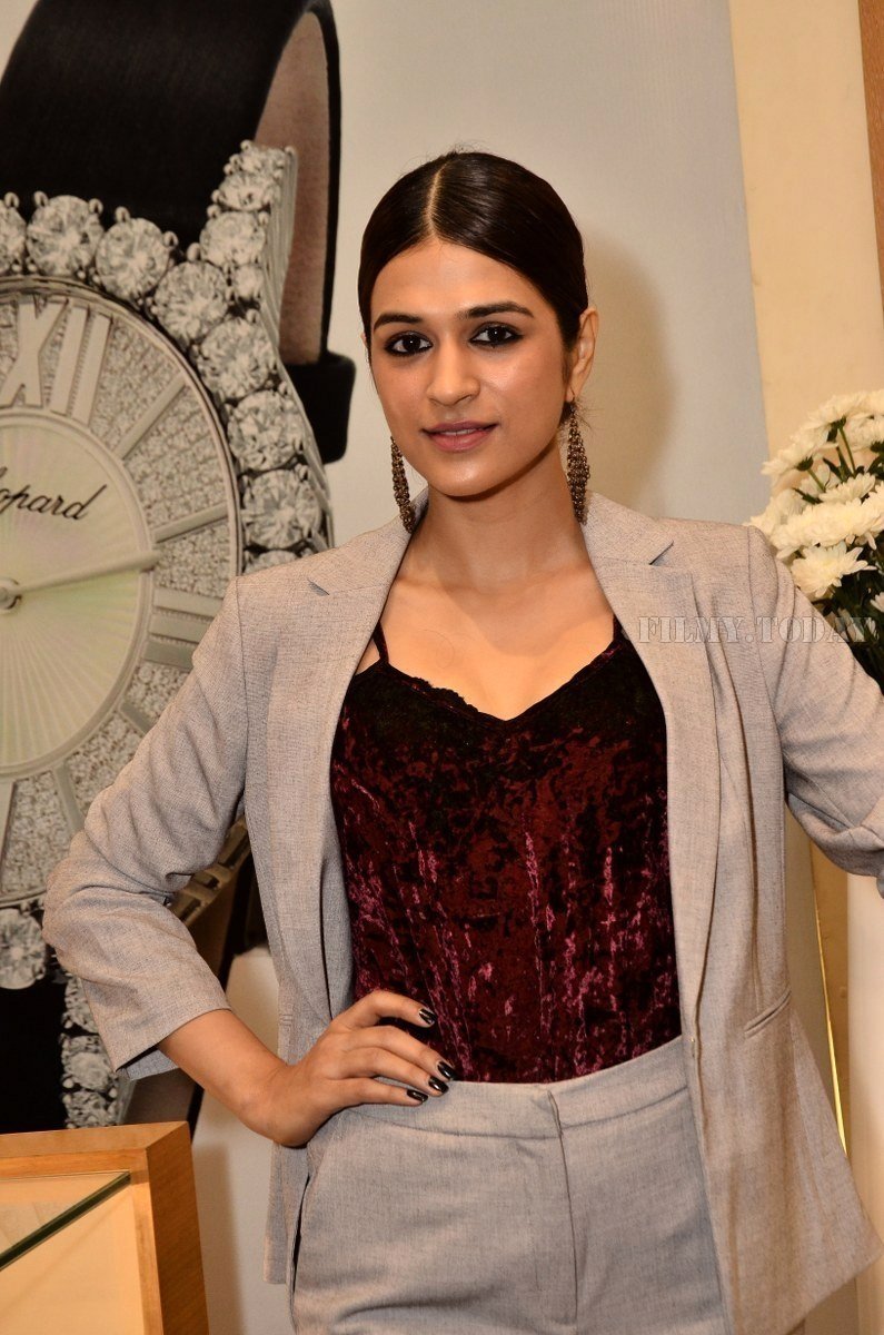 Photos: Actress Shraddha Das during Launch Of Chopard L'Heure Du Diamant 2.6 Crore Watch | Picture 1568206