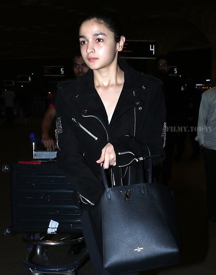 In Pics: Alia Bhatt Snapped at Mumbai Airport | Picture 1556654