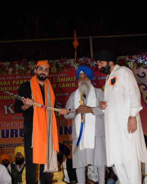 Photos: Bollywood Celebs attend Kirtan Darbar at JVPD Ground | Picture 1557619