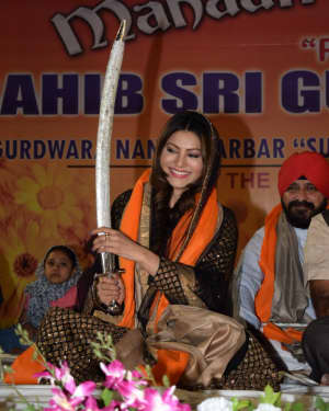 Photos: Bollywood Celebs attend Kirtan Darbar at JVPD Ground | Picture 1557615