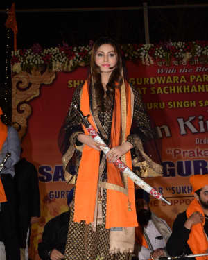 Photos: Bollywood Celebs attend Kirtan Darbar at JVPD Ground | Picture 1557620