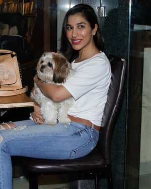 Photos: Sophie Choudry Spotted at Cafe Dbella Bandra | Picture 1557495