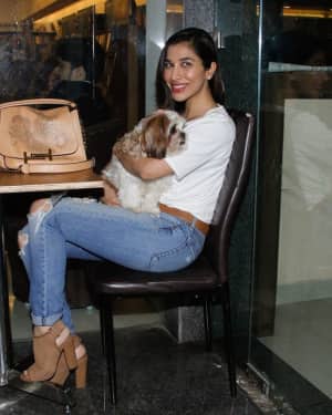 Photos: Sophie Choudry Spotted at Cafe Dbella Bandra | Picture 1557494