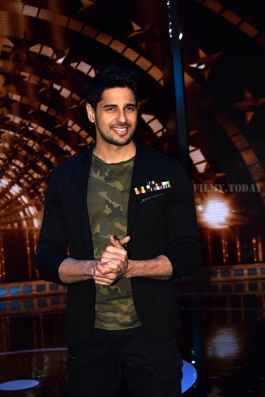 Photos: Sidharth Malhotra on the set of Indian Next Super Star | Picture 1557633