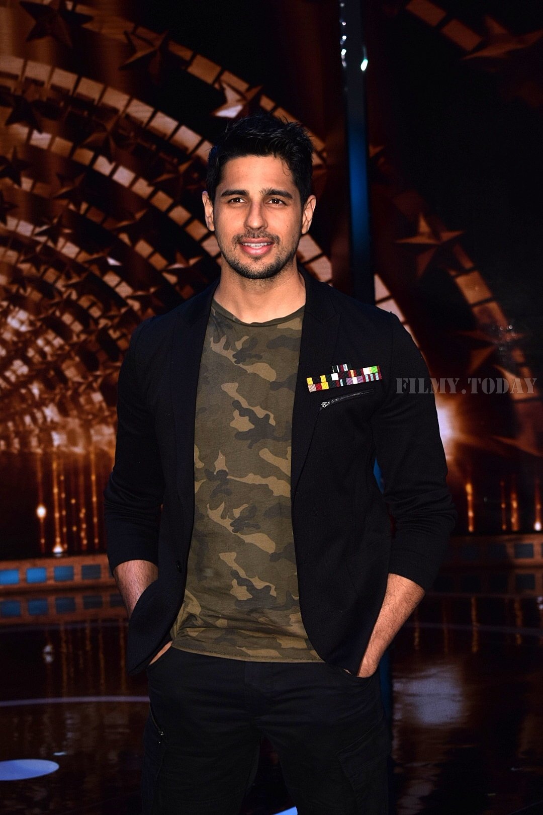 Photos: Sidharth Malhotra on the set of Indian Next Super Star | Picture 1557634