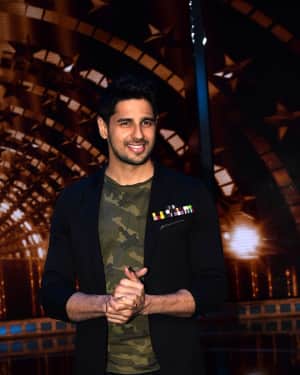 Photos: Sidharth Malhotra on the set of Indian Next Super Star | Picture 1557633