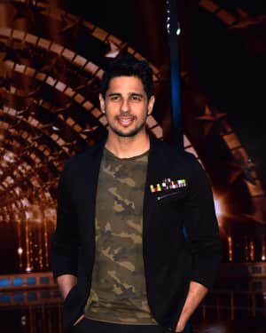 Photos: Sidharth Malhotra on the set of Indian Next Super Star | Picture 1557634