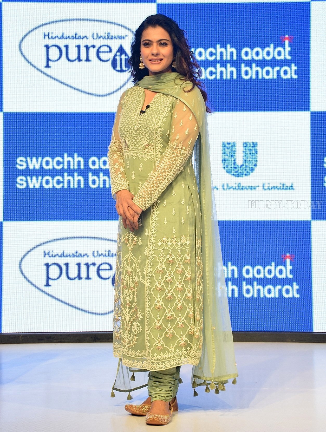 Kajol - Photos: Launch Of Swachh Aadat, Swachh Bharat’ Campaign | Picture 1558369