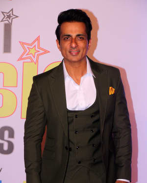 Sonu Sood - Photos: Red Carpet Of 10th Mirchi Music Awards 2018 | Picture 1562571