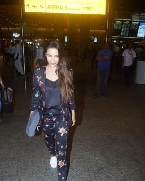 Malaika Arora Khan Spotted at Mumbai Airport Pics | Picture 1589368