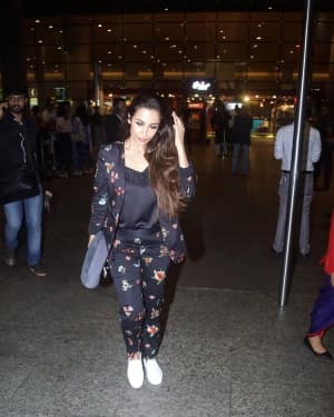 Malaika Arora Khan Spotted at Mumbai Airport Pics | Picture 1589367