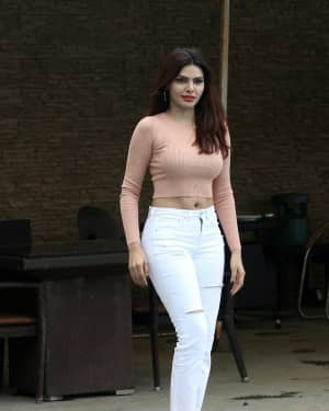 Photoshoot: Sherlyn Chopra Spotted at Sun n Sand Juhu  | Picture 1590387