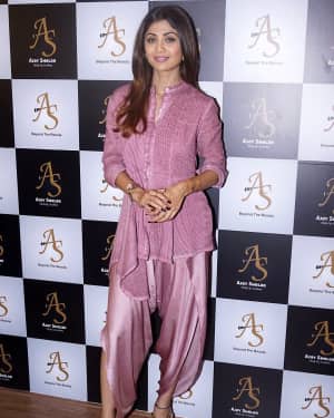 Photos: Shilpa Shetty Launches Her Makeup Artists Make Up Academy | Picture 1572768