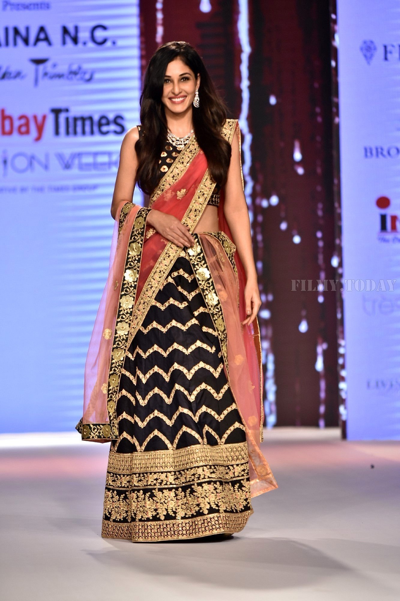 Photos: Pooja Chopra Showstopper For Designer Shaina | Picture 1574027