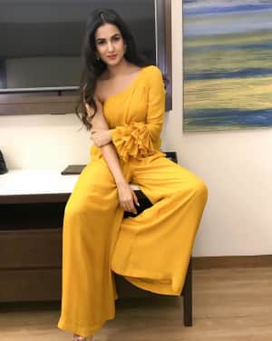 Photos: Sonal Chauhan Outfit For  Swachh Surat Mission Event