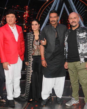 Photos: Ajay Devgan & Kajol on the sets of Indian Idol 10 at Yashraj Studios | Picture 1602247