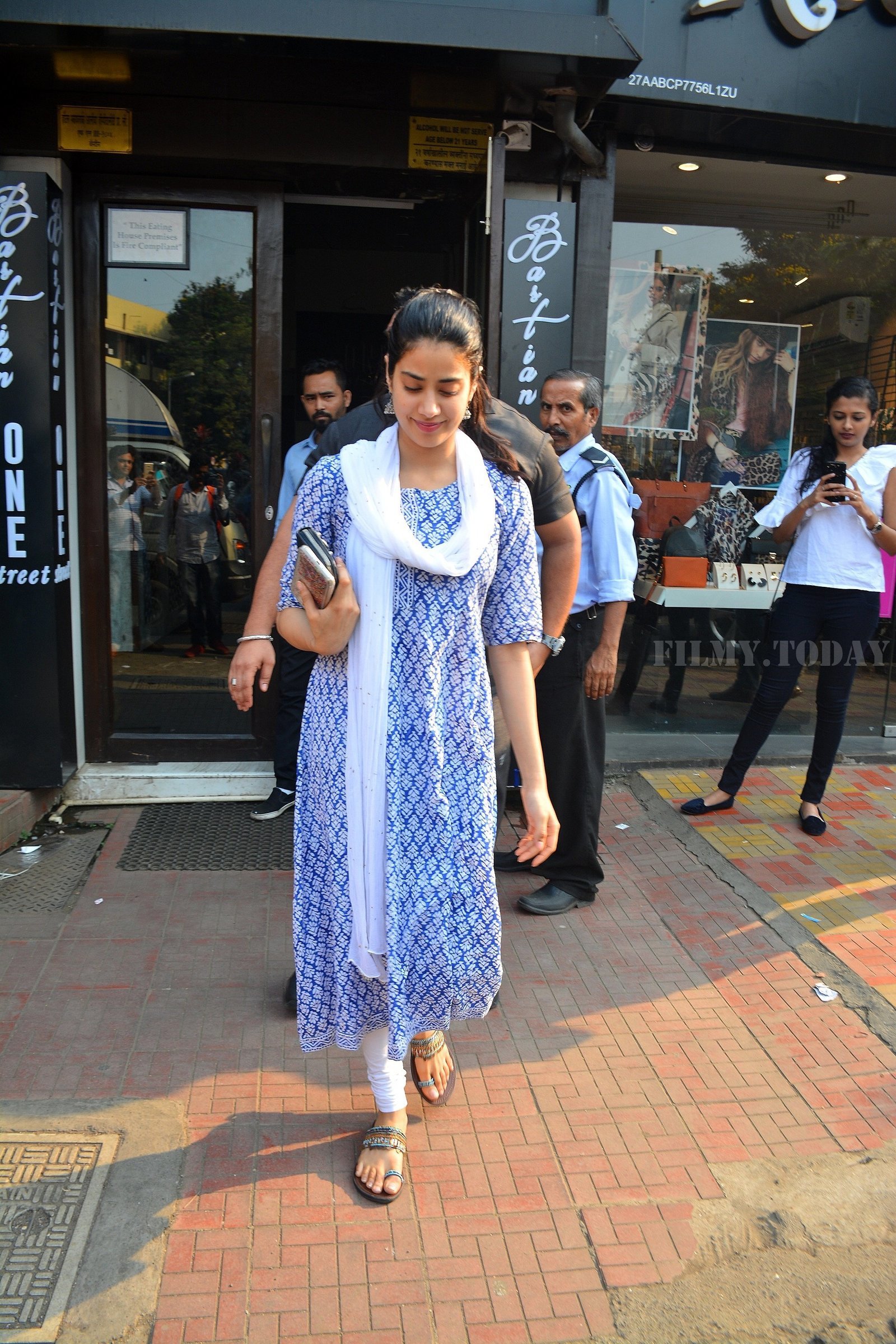 Photos: Janhvi Kapoor spotted at Bastian | Picture 1602251