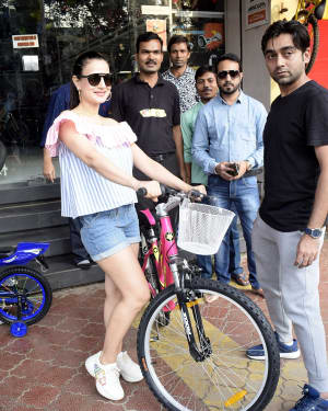 Ameesha Patel Spotted At Riders Cycle Store | Picture 1602483