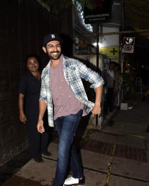 Photos: Kartik Aryan Spotted At Gym | Picture 1602811