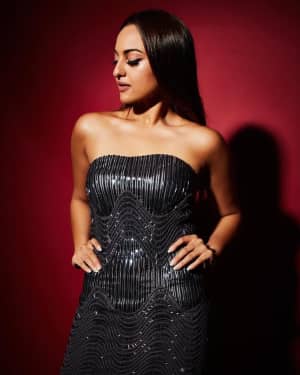 Sonakshi Sinha - Photos: Elle Beauty Awards 2018 & Red Carpet at Taj Land's End | Picture 1603648