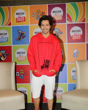 Photos: Varun Dhawan at the press conference of vivid shuffle hip hop dance competition | Picture 1606349