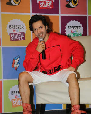 Photos: Varun Dhawan at the press conference of vivid shuffle hip hop dance competition | Picture 1606343