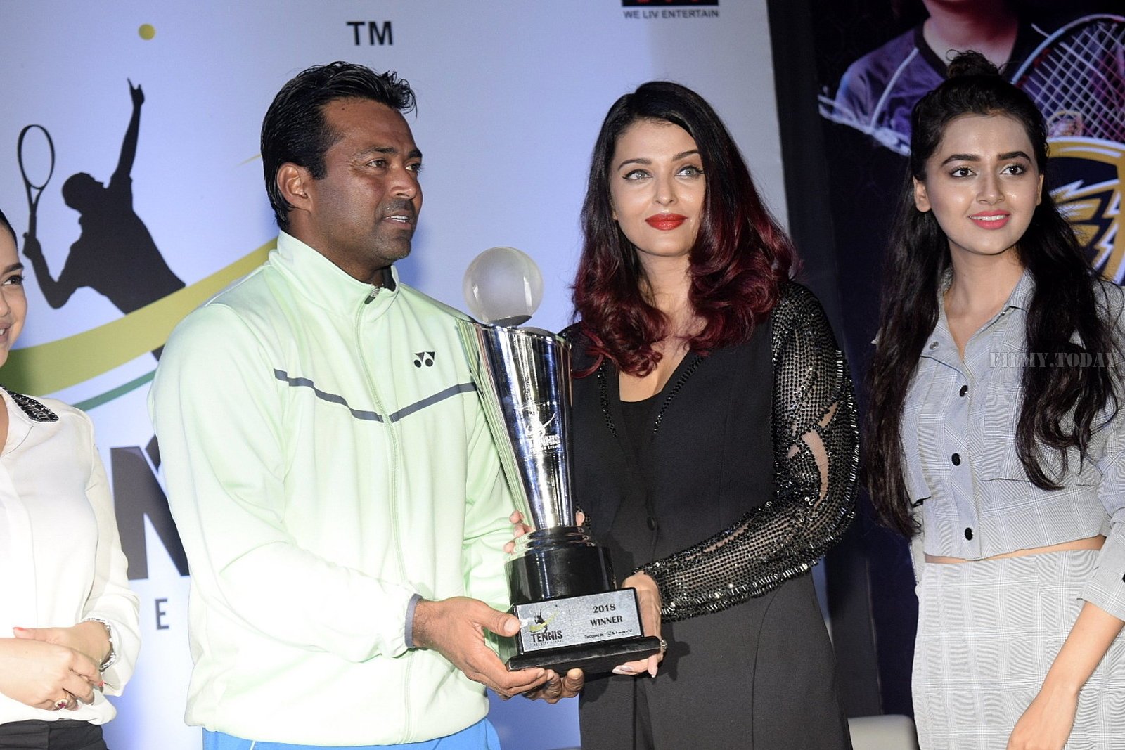 Aishwarya Rai - Photos: Aishwarya Rai & Leander Paes Inaugurate India's First Tennis Premier League | Picture 1608034