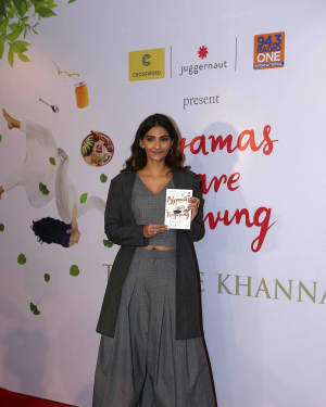 Photos: Sonam Kapoor at Twinkle Khanna's Book Pyjamas Are Forgiving Launch | Picture 1596445