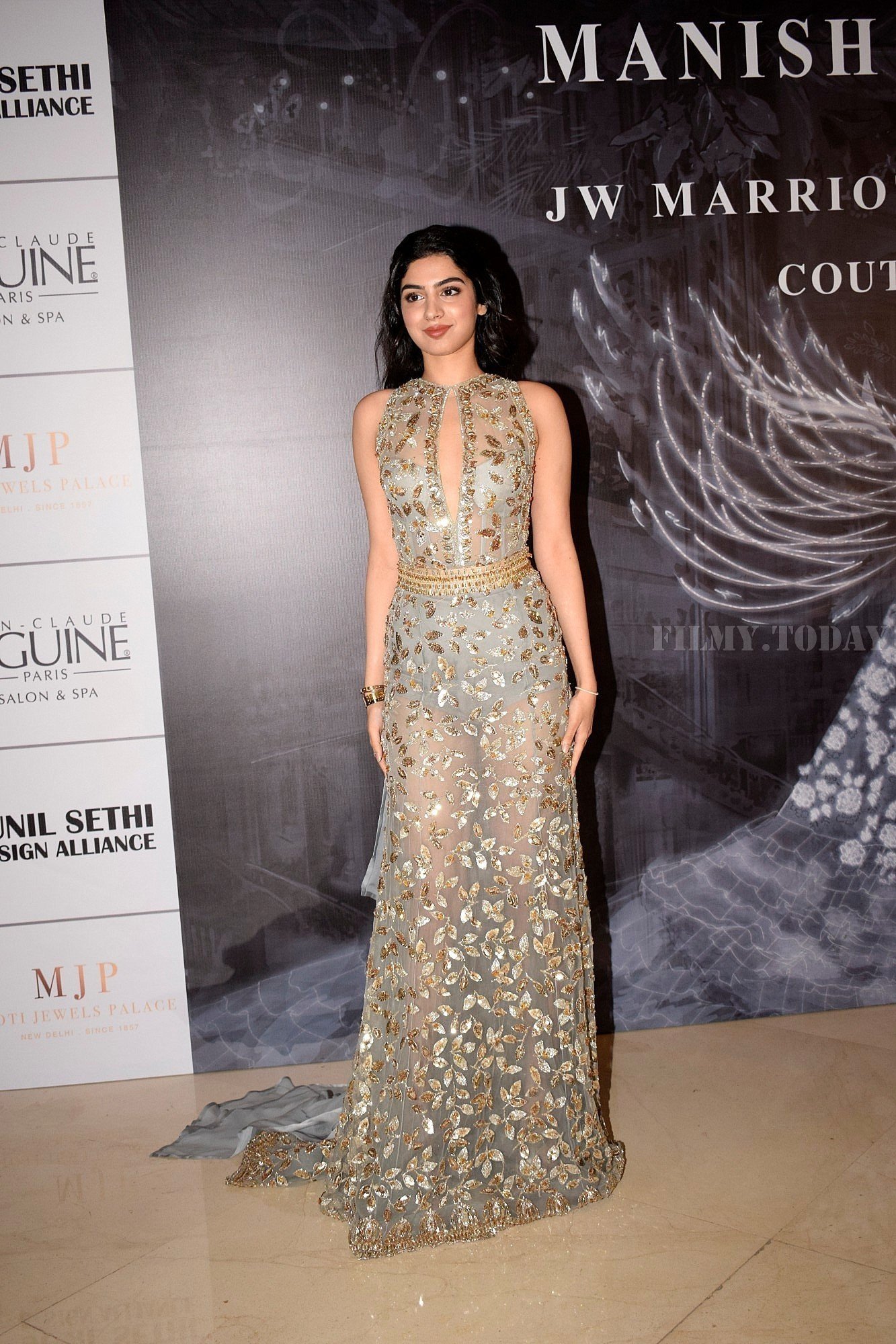 Khushi Kapoor - Photos: Red Carpet for Manish Malhotra new collection Haute Couture | Picture 1597610